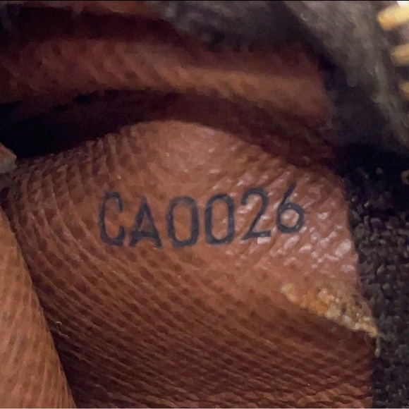 Louis Vuitton Monogram Canvas Key Holder - Picture 15 of 16